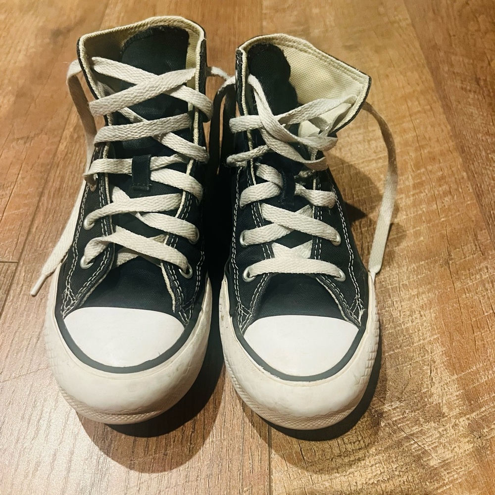Kids Black Canvas High-Top Platform Converse Size 1Y